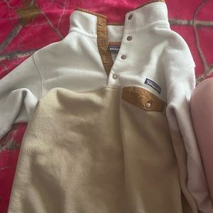 it is very comfortable and the brand is patagonia and i rlly like it